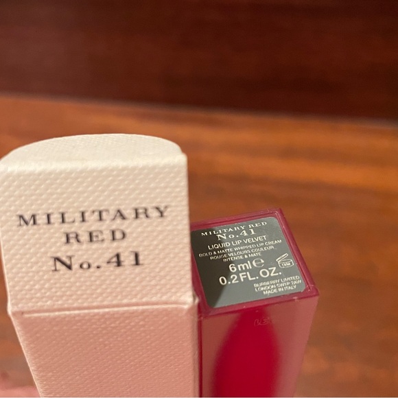 Burberry Liquid Lip Velvet Military Red No. 41 NEW makeup - Picture 5 of 15